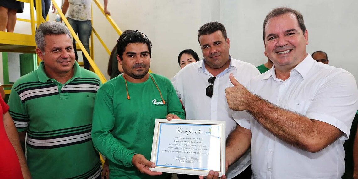 Tião Viana conhece empresa ambiental de incineração em Cruzeiro do Sul 1 Empresa é capaz de incinerar sem prejudicar o meio ambiente. (Foto: Secom Acre)