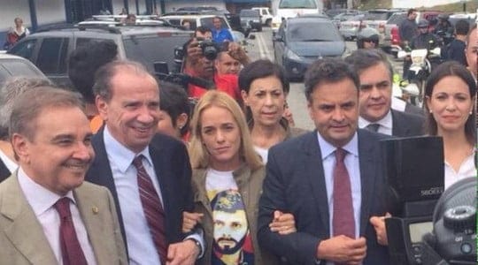 Parlamentares comentam sobre protesto contra senadores em viagem à Venezuela 2 senadores_venezuela 1