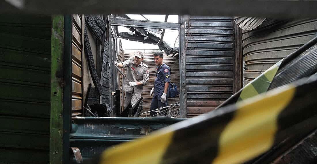 “Nada se salvou”, lamenta camelô prejudicada em incêndio no calçadão