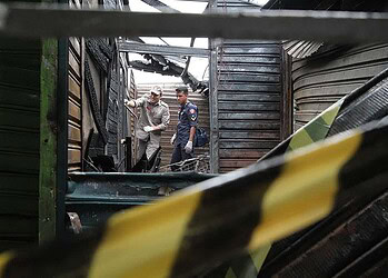 “Nada se salvou”, lamenta camelô prejudicada em incêndio no calçadão