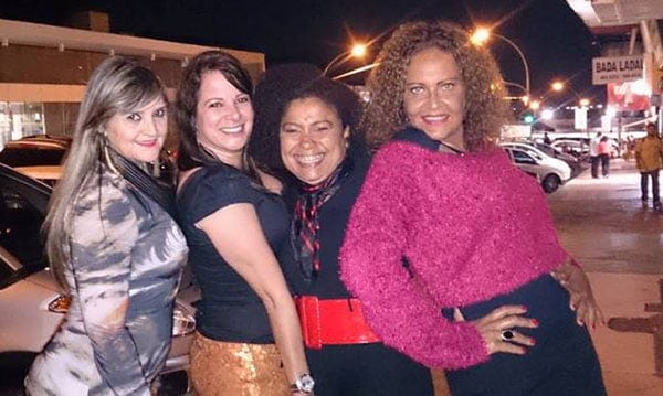 Inês de Oliveira acompanhada das amigas comemorando o niver de Sandra Sogo, em Brasília. 