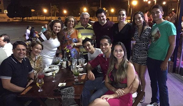 Edinete Oliveira com Lucivete Barreto, Pedro Oliveira,  Edmilson Junior Oliveira, Sandra Alab Ruiz, Letícia Maia e Luiggi Sales Palú na inauguração da  BR Mania no Posto Triângulo.