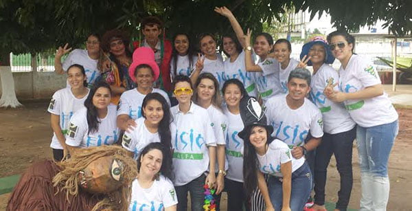 Turma de Fisioterapia da Uninorte promovendo atividades de lazer  e cuidados médicos no Lar dos Vicentinos. 