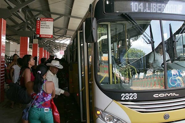 Motoristas e cobradores fazem assembleia hoje para debater proposta das empresas