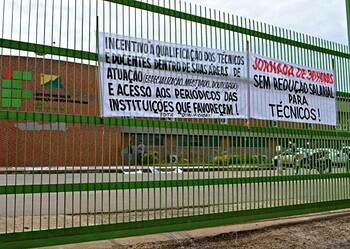 Professores e técnicos reivindicam melhores condições de trabalho e reajuste salarial. (Foto: Divulgação)