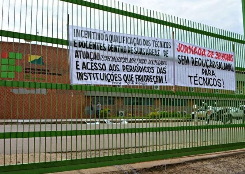 Técnicos e professores do IFAC aderem à paralisação nacional 1 Professores e técnicos reivindicam melhores condições de trabalho e reajuste salarial. (Foto: Divulgação)