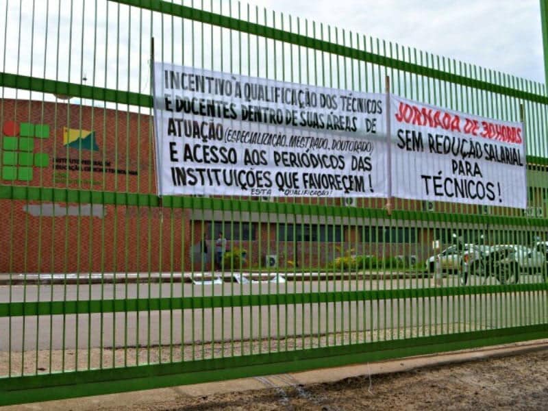 Técnicos e professores do IFAC aderem à paralisação nacional 2 Professores e técnicos reivindicam melhores condições de trabalho e reajuste salarial. (Foto: Divulgação)