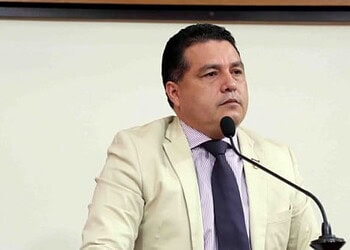 Eber Machado volta a cobrar inclusão de famílias no programa tarifa social