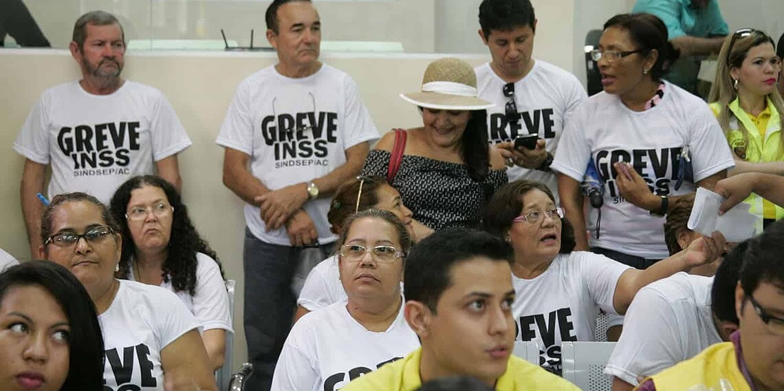 INSS foi responsável pela injeção de R$ 77 milhões na economia acreana neste mês, afirmam servidores 1 A categoria está em greve desde o início da semana. (Foto: Odair Leal/ A GAZETA)