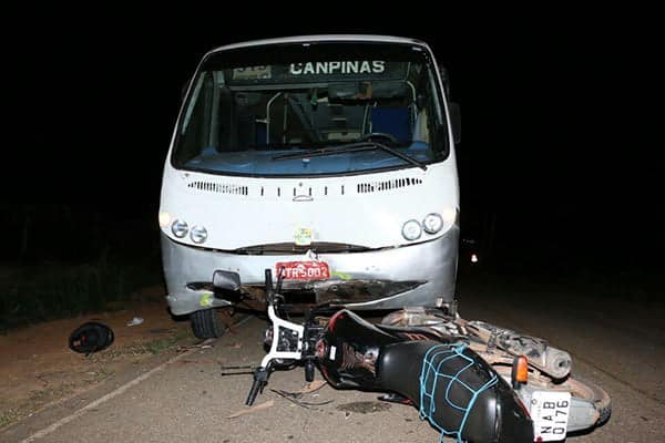 Motoqueiro atropela garota e colide de frente com ônibus 1 1 - Motoqueiro atropela garota e colide de frente com ônibus (3)