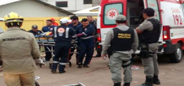 Policial rodoviário federal causa acidente e mata taxista na Capital 2 Taxista ficou presos as ferragens e após duas paradas cardíacas morreu no local