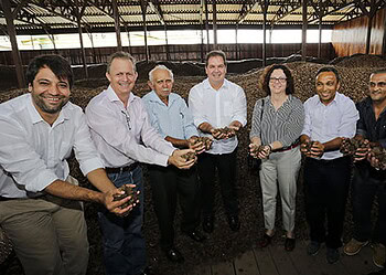 Maria Lúcia visitou o Complexo  de Piscicultura e Cooperacre. (Foto: Secom Acre)