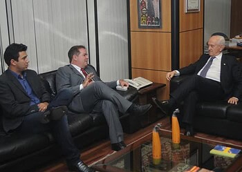 Tião Viana e o secretário Henry Nogueira se reuniram com o ministro Manoel Dias. (Foto: Secom Acre)