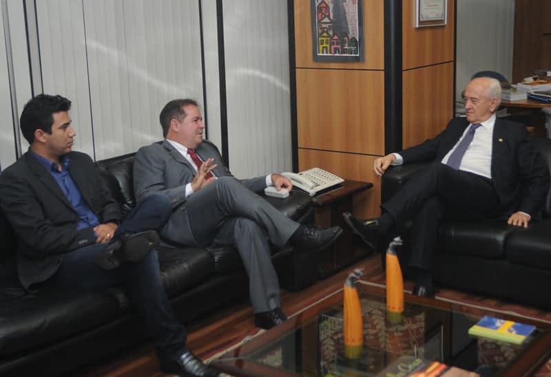 Ministro do Trabalho virá ao Acre a pedido de Tião Viana 2 Tião Viana e o secretário Henry Nogueira se reuniram com o ministro Manoel Dias. (Foto: Secom Acre)