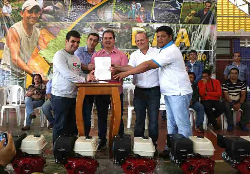 Governo lança PAA e entrega barcos para aldeias em Tarauacá 2 Programa investirá R$ 25 milhões na compra da produção. (Foto: Secom Acre)