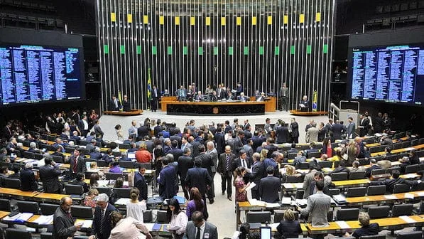 Deputados do AC repudiam criminalização da imigração em audiência na Câmara