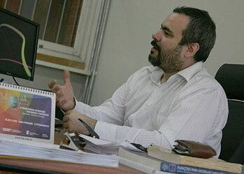 Ufac disponibilizou dois ônibus para alunos selecionados no edital de vagas para transporte terrestre. (Foto: Odair Leal/ A GAZETA)