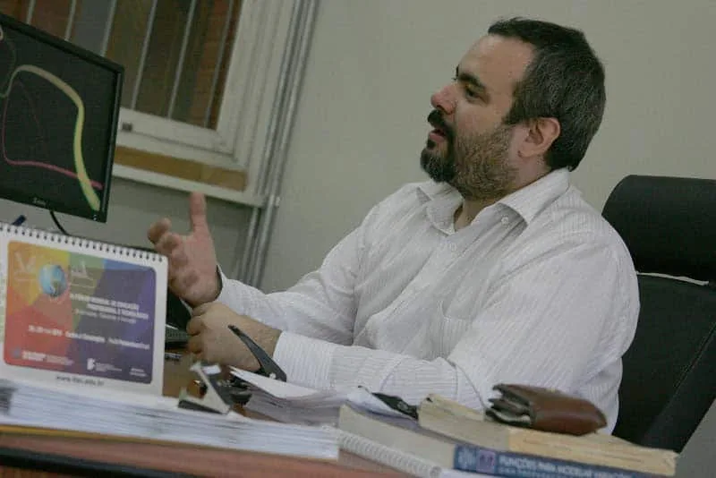 Ufac disponibilizou dois ônibus para alunos selecionados no edital de vagas para transporte terrestre. (Foto: Odair Leal/ A GAZETA)