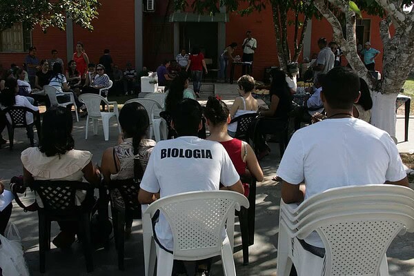 Professores estaduais fazem vigília nesta quarta-feira por reajuste salarial