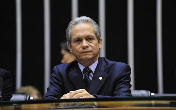 Angelim destina recursos de emenda para implantação de mais academias populares