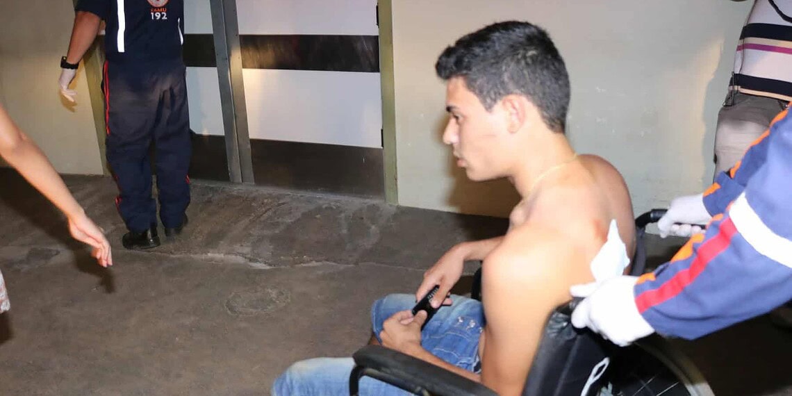 Dupla tenta matar jovem a golpes de faca 1 Dupla tenta matar jovem a golpes de faca