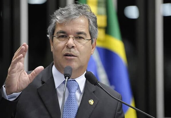 Jorge Viana quer que o ministro da Fazenda dê informações sobre o pré-sal