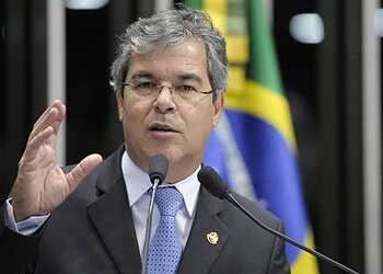 Em discurso na tribuna do Senado, senador Jorge Viana (PT-AC).