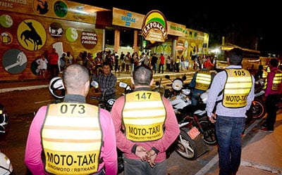 Moto-táxi é uma opção de transporte para a feira. (Foto: Ascom PMRB)
