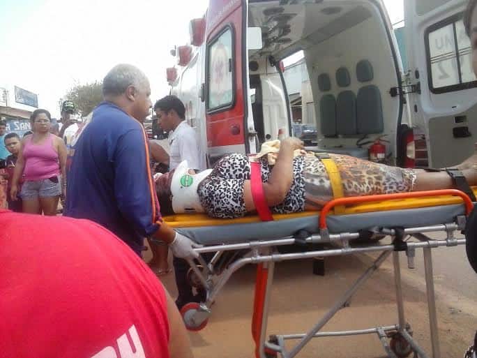 Acidente entre carro e bicicleta fere quatro pessoas