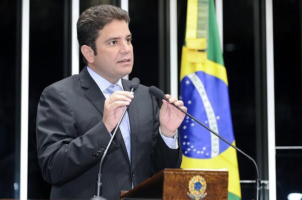 Cameli apresenta PEC que estabelece perda de mandato para parlamentares que mudarem de cargos