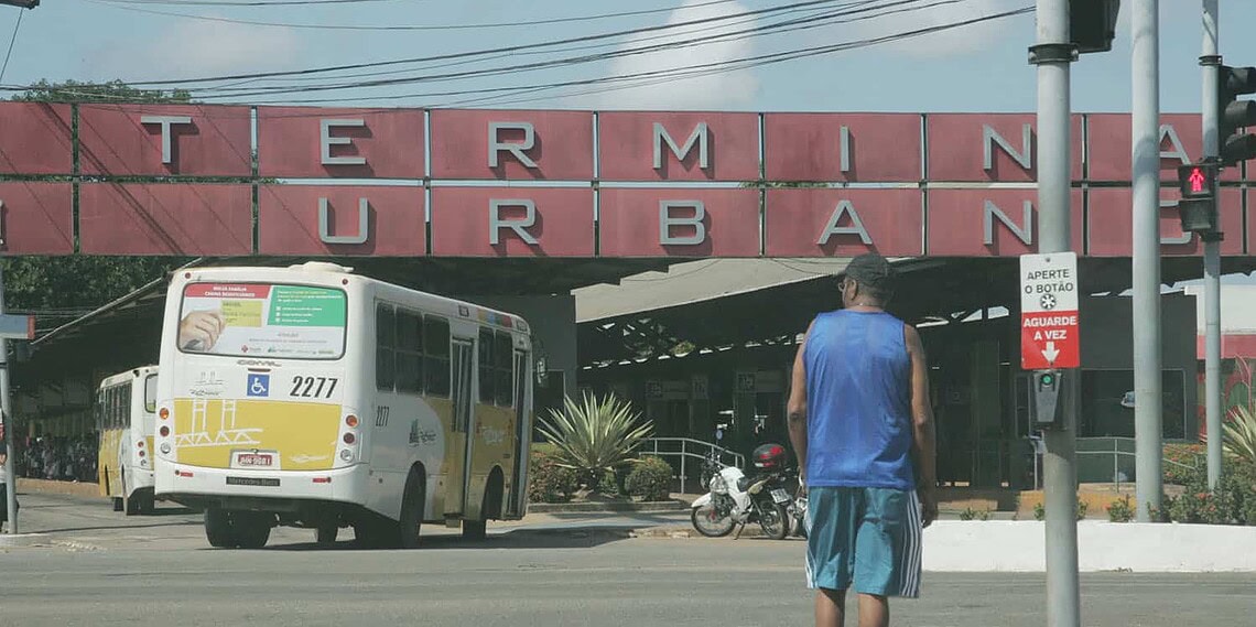 Motoristas e cobradores de ônibus param por uma hora na manhã desta quinta-feira, 2