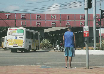 Motoristas e cobradores de ônibus param por uma hora na manhã desta quinta-feira, 2