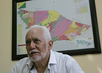 Cônsul do Peru no Acre estende convite para o evento. (Foto: Odair Leal/ A GAZETA)