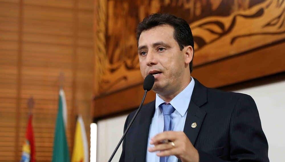 Deputado Jairo Carvalho apresenta projeto de lei que incentiva boas práticas no trânsito