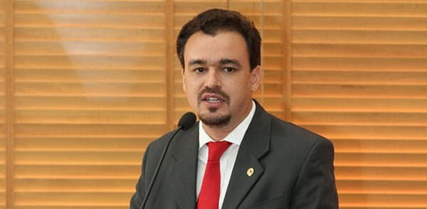 Daniel Zen reforça que a greve de professores acontece em momento inadequado