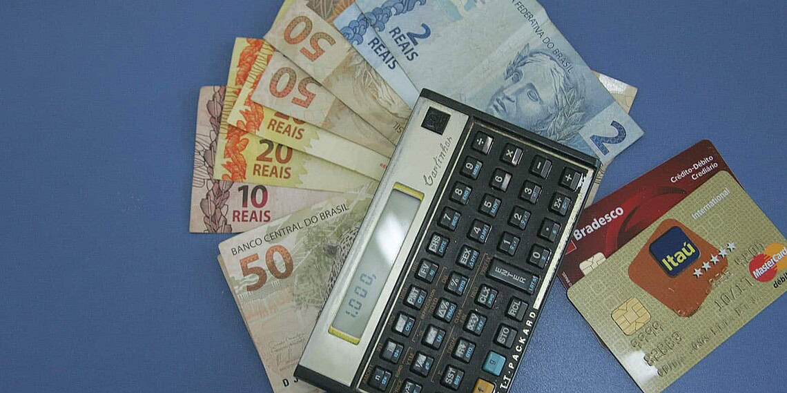 Com a alta da inflação é melhor pagar as compras à vista, orienta economista 1 Com a alta da inflação é melhor pagar as compras à vista, orienta economista