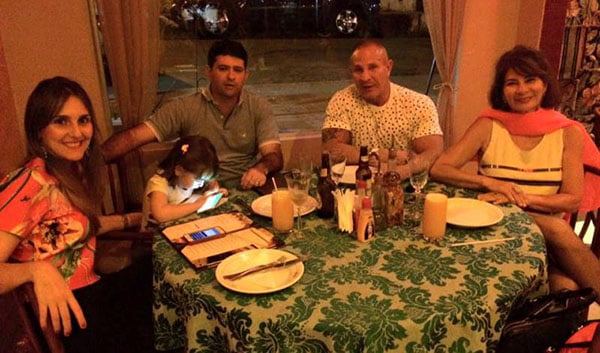 Click de Clara Bader ladeando o irmão Tufic que curtiu por alguns dias as terras de Galvez matando saudades da família e amigos.