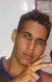 Paulo César da Costa da Silva, de 35 anos, foi encontrado no quintal de casa com um tiro no peito