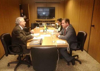 Governador Tião Viana com o secretário Nacional de Saneamento, Paulo Ferreira. (Foto: Assessoria)