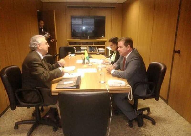 Governador Tião Viana com o secretário Nacional de Saneamento, Paulo Ferreira. (Foto: Assessoria)