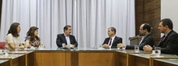 Governador Tião Viana e magistrados discutiram políticas econômicas e sociais. (Foto: Secom Acre)