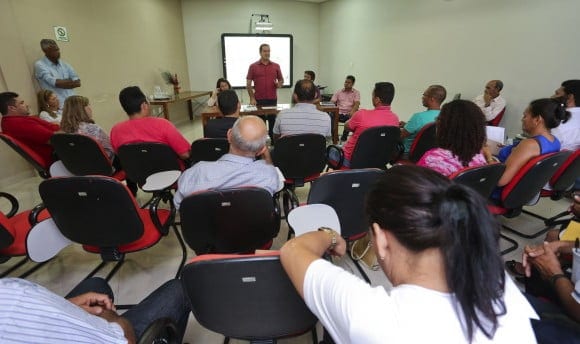 Governo entrega mais de R$ 700 mil em equipamentos agrícolas em Capixaba