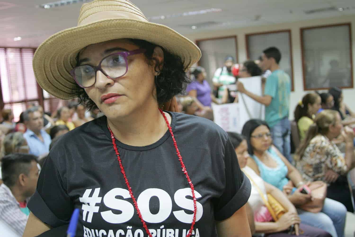 Após polêmica, aumento para delegados é aprovado na Aleac 2 Greve da educação - OL (1)