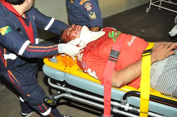 Homem tenha roubar distribuidora e é linchado por populares