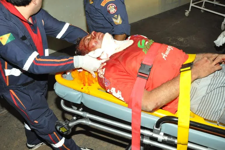 Homem tenha roubar distribuidora e é linchado por populares