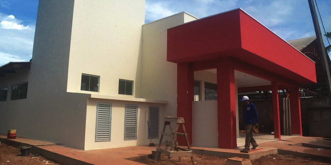 Empresário passa corrente em portão de posto Saúde e vai preso