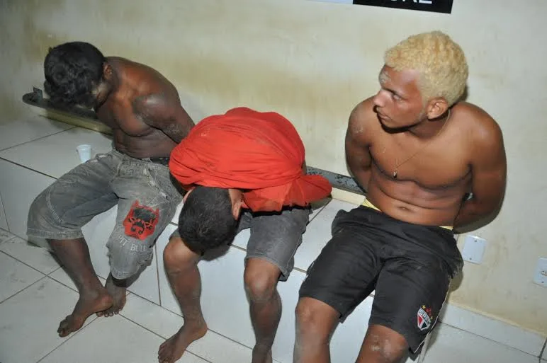 Polícia prende trio acusado de furto a residência 1 Polícia prende trio acusado de furto a residência