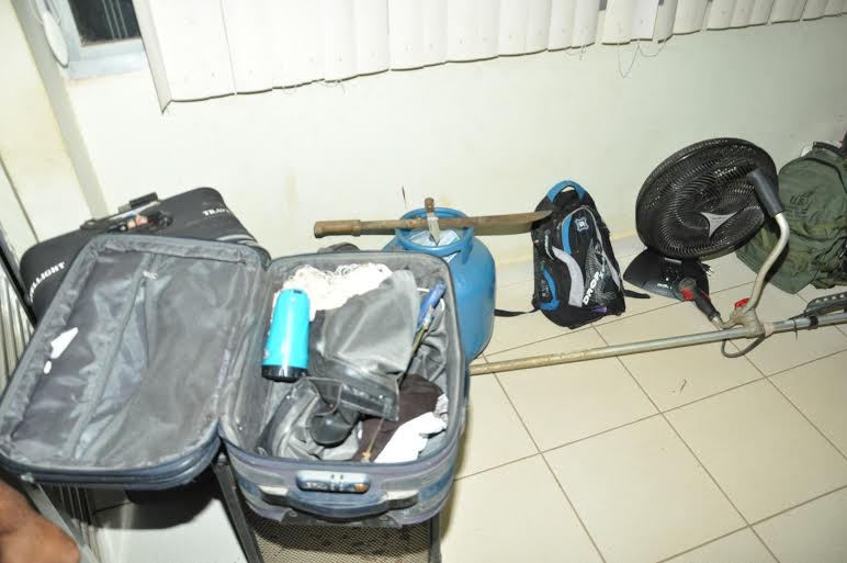 Polícia prende trio acusado de furto a residência 2 Polícia prende trio acusado de furto a residência 3