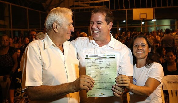 Quase 1.200 títulos de terra são entregues no Santa Inês 1 Quase 1.200 títulos de terra são entregues no Santa Inês