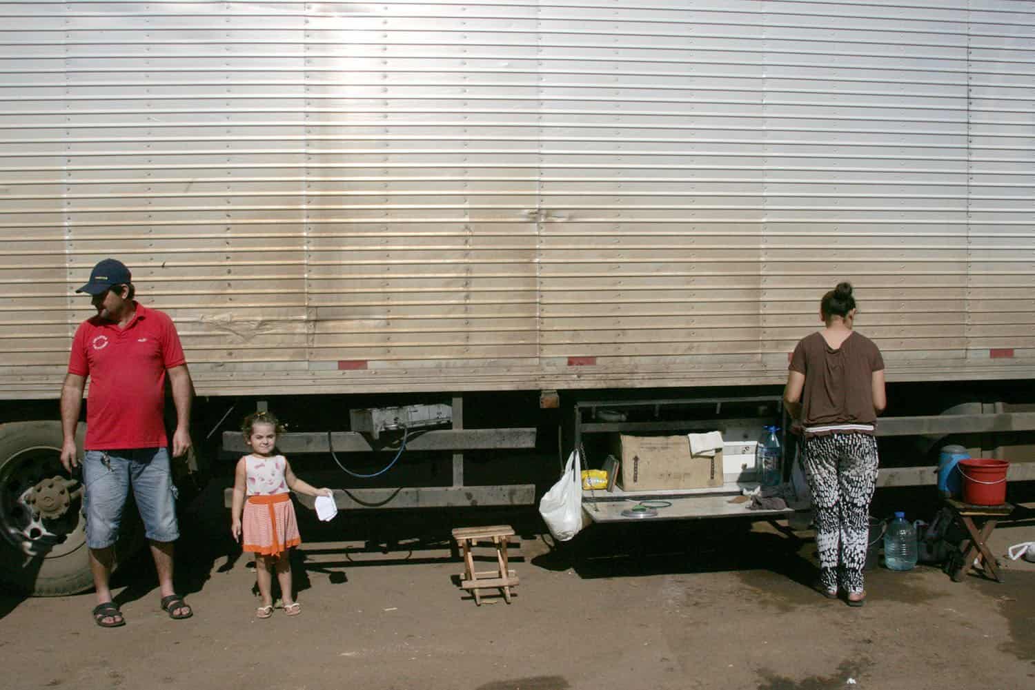 Sem negociações, greve da Suframa continua 4 Caminhoneiros falam que mais de 80 veículos estão à espera de atendimento (FOTO: ODAIR LEAL/ A GAZETA)